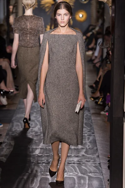 Look 12